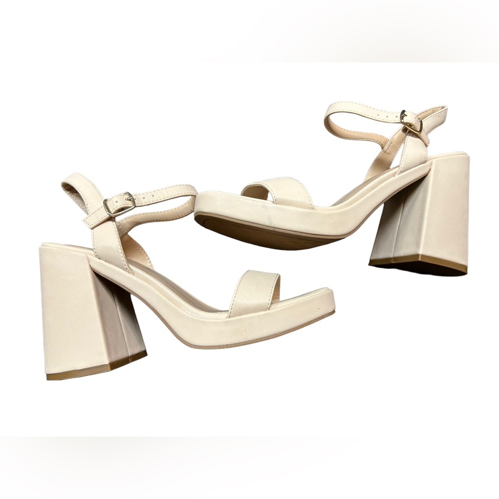 DREAM PAIRS chunky open toe nude tan w ankle strap sandals heels sz 7.5 NWOB